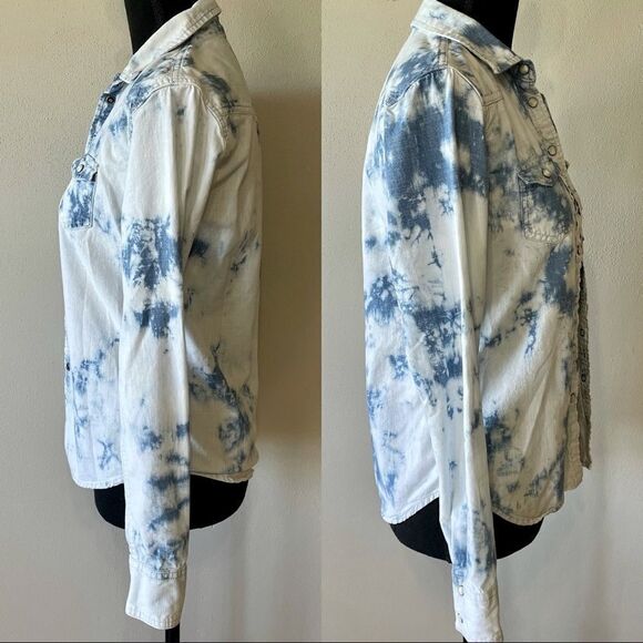 American Eagle Favorite Fit Acid Wash Button Down Shirt - Picture 3 of 11